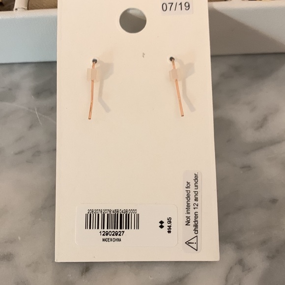 Woman’s dangle earrings - Picture 2 of 3